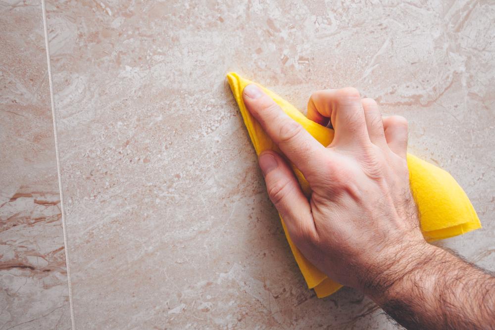 از بین بردن زردی روی سنگ